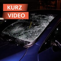 Beschädigtes Auto nach Unfall in Remscheid.