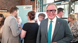 Der Krefelder CDU-Kandidat für die OB-Wahl Timo Kühn auf der Wahlparty seiner Partei im Krefelder Nordbahnhof