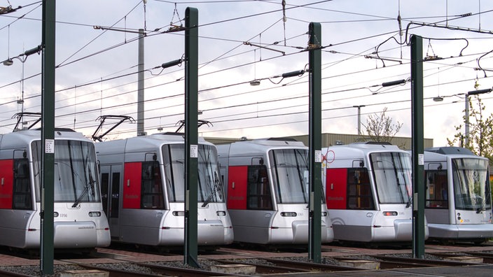 Straßenbahnen der Rheinbahn AG im Depot