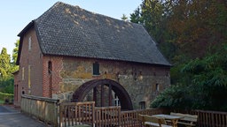 Die historische Wassermühle auf dem Schlossgelände Gartrop in Hünxe