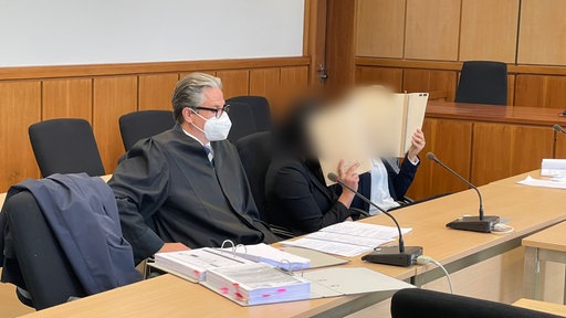 Gerichtsverhandlung vor Gefahr geflüchtete Polizistinnen