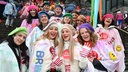 Frauengruppe vor dem Dom