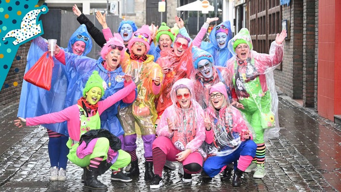 Karneval Kostüme 2026: Frauengruppe in regensicheren Kostümen