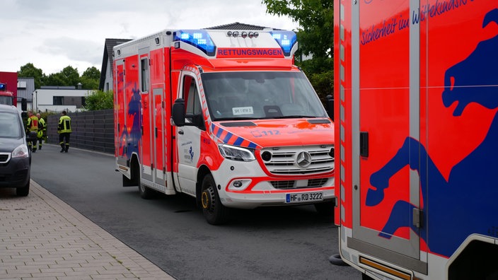 Zwei Krankenwagen an der Unfallstelle 