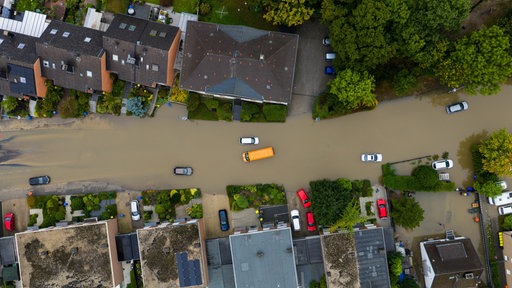 Unwetter in NRW, hier überschwemmte Straßen in Mönchengladbach-Rheydt