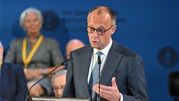 Bundeskanzler Friedrich Merz hält eine der Festreden