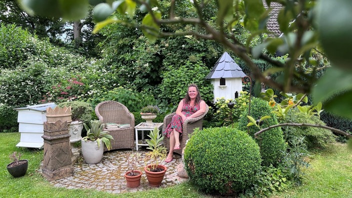 Kai-Judith Wetzel genießt ihren englischen Gartentraum.