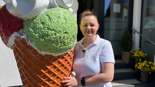 Daniela Pop führt in Mechernich eine Eisdiele die früher in Berlin stand