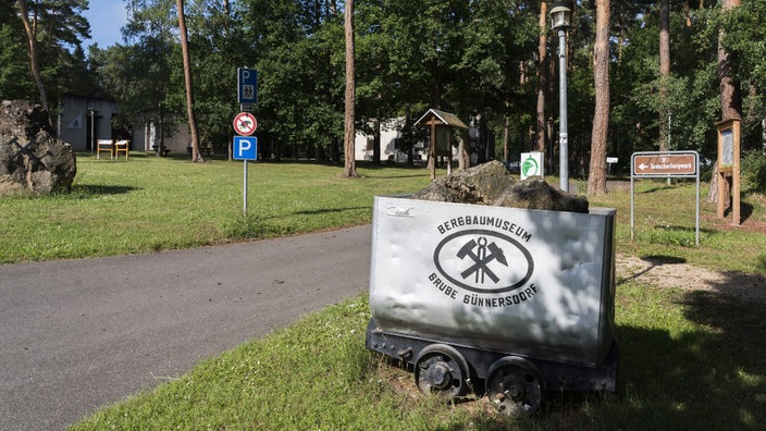 Lore am Eingang der Grube Günnersdorf
