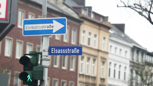 Eine Ampel mit dem Straßenschild der Aachener Elsassstraße