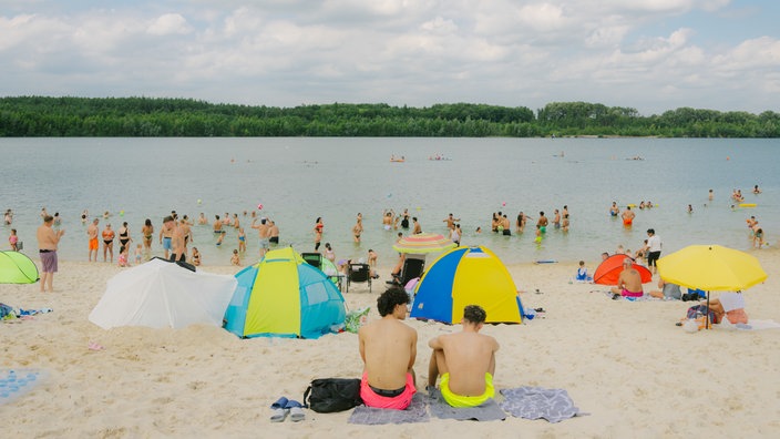 Strand voller Badegäste am Silbersee in Haltern am See