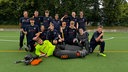Special Hockey Team des RTB aufgestellt auf dem Hockeyfeld