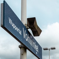 Bahnhofschild Wuppertal Vohwinkel.