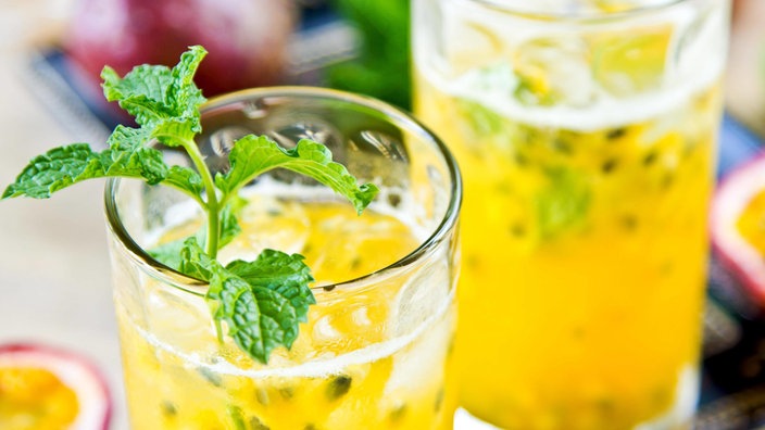 fruchtiger Cocktail mit Minze