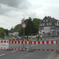 Mit Baken abgesperrte Kreuzung