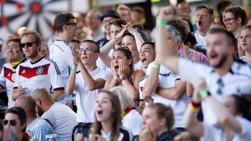 Deutschland Fans beim Public-Viewing