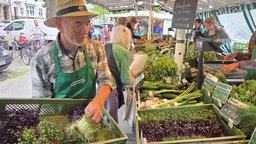 Johannes Thees ist mit seinen Bio-Kräutern von Anfang an dabei