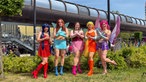 Verkleidete Freundinnen auf der Messe Dokomi