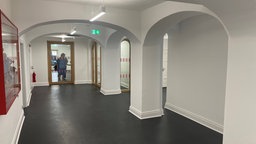 Die Flure im frisch sanierten Rathaus Benrath.