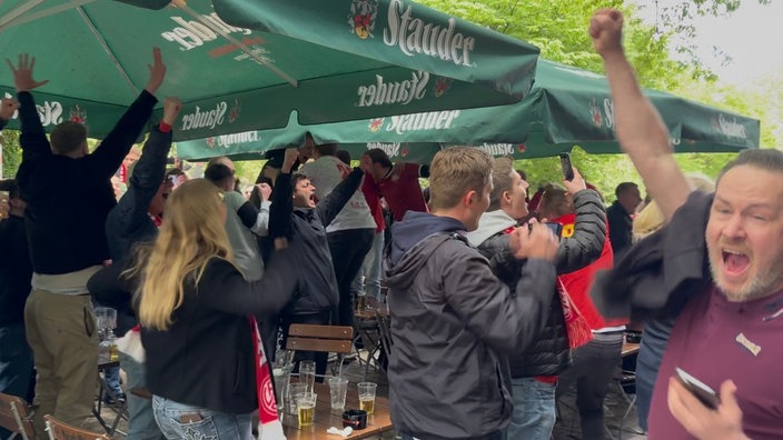Kollektiver Jubel bei den Essener Fans. 