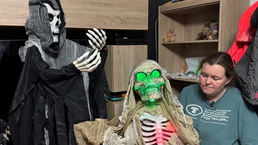 Jenny Anderle freut sich auf Halloween in der Zechensiedlung Teutoburgia in Herne
