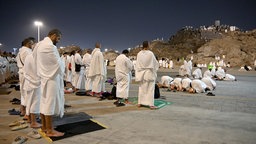 Pilger versammeln sich vor Beginn der Hadsch am Berg Arafat, Saudi-Arabien