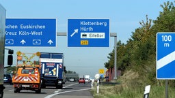 Autobahnausfahrt Richtung Eifeltor