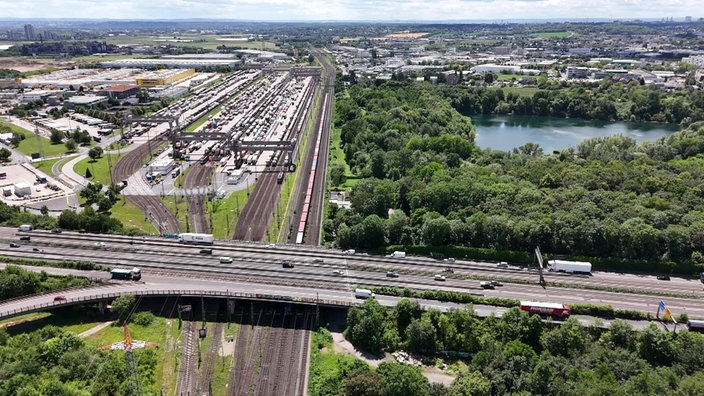 Die A4 Höhe Eifeltor aus der Vogelperspektive