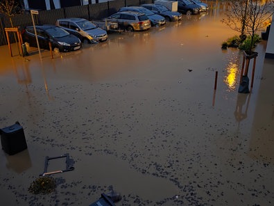 Überschwemmungen nach Starkregen in Bedburg Kaster