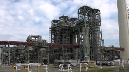 Kerosin-Produktion läuft in der Kölner Shell-Raffinerie ohne Engpass