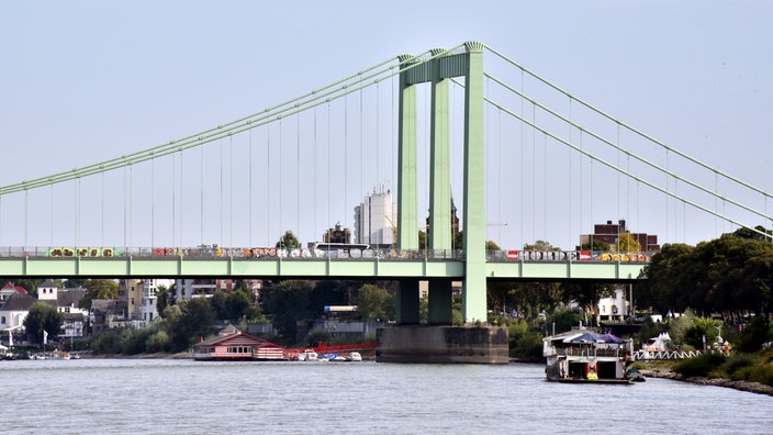 Die Rodenkirchener Brücke in Köln