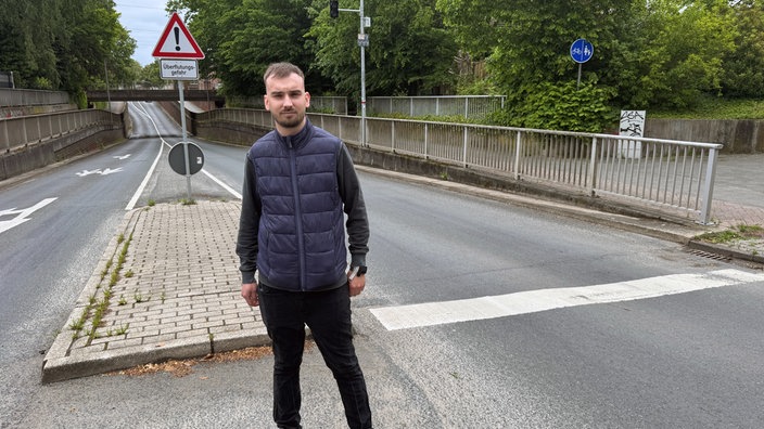 Maurice Kleffner vor der Unterführung Berbomstiege.