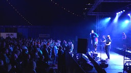 Die Band Alfred Johnson treten auf der Bühne bei Rock am Kreis in Kranenburg vor begeistertem Publikum auf
