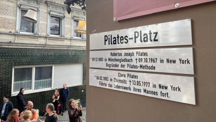 Schild vom Pilates Platz