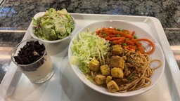 Veganes Gericht in der Mensa Paderborn