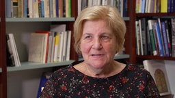 Irith Michelsohn blickt in die Kamera