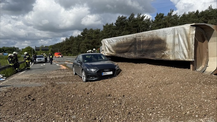 Umgekippter LKW auf der Autobahn