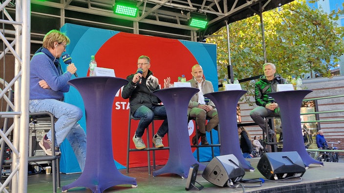 Moderatorin Judith Schulte-Loh mit Münsters designiertem Oberbürgermeister Tilman Fuchs, dem Hotelmanager Alexander Grüner und Münsters stellvertretendem Polizeipräsidenten Jürgen Dekker