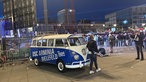 Das Bild zeigt einen einen VW-Oldtimer mit Arminia Bielefeld Schriftzug.