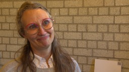 eine Frau mit Brille