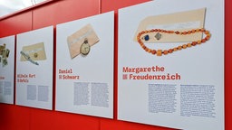 Bilder von Ausstellungsstücken der #StolenMemory Wanderausstellung