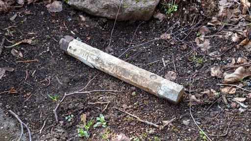 Frau aus Wilnsdorf nimmt Bombe aus Wald mit nach Hause