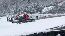 Eine Planierraupe bei der Arbeit