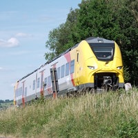 Das Bild zeigt einen der Akku-Züge während der Fahrt.