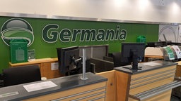 Leerer Germania-Schalter am FMO