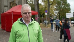 Volker Brüggenjürgen, Vorstand beim Caritasverband Gütersloh, ist der Meinung, dass Armut ausgrenzt