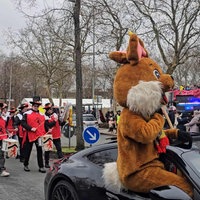 Der Dreohrhase führt den Umzug an