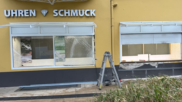 Zerstörte Fenster des Juwelierladen