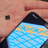 Ein winziger Quantenchip mit einer Darstellung der Chipstruktur