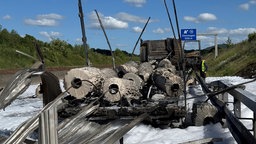 Ausgebrannter LKW auf der Autobahn